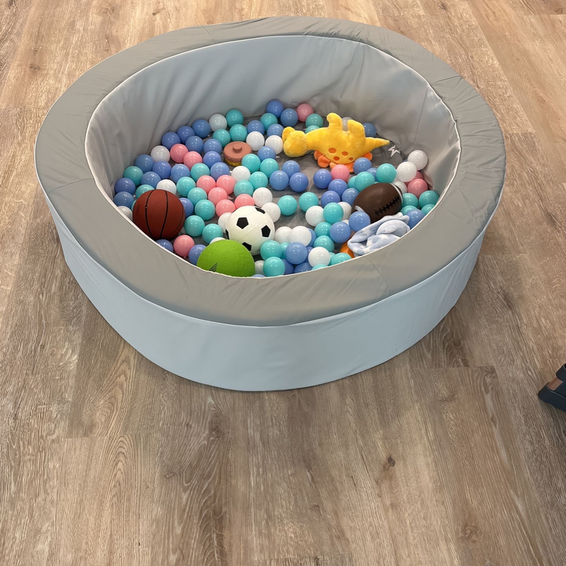 Large Ball pit