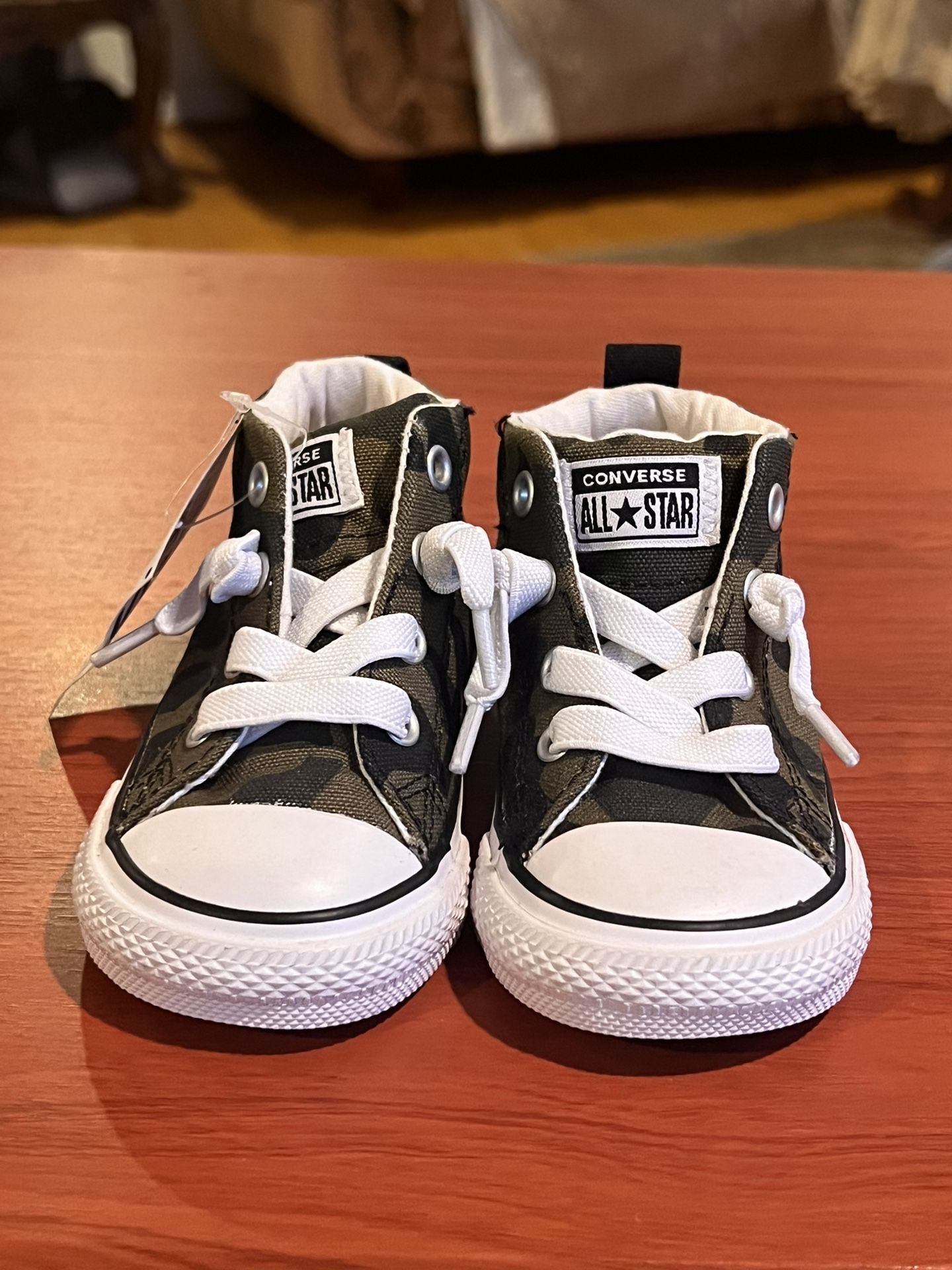 NWT TODDLER SIZE 5 ARMY PRINT CONVERSE