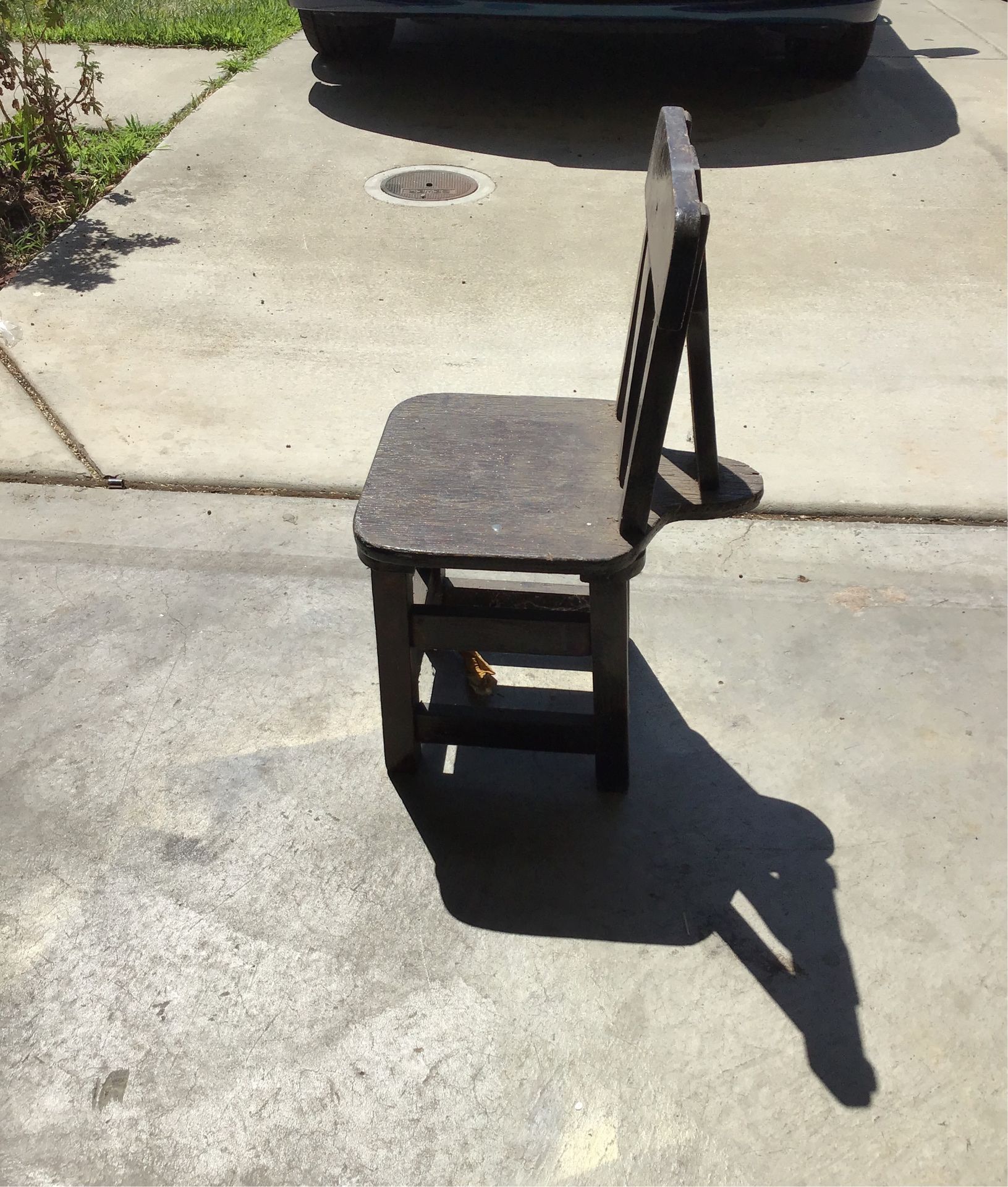 Antique Chair (Vintage)
