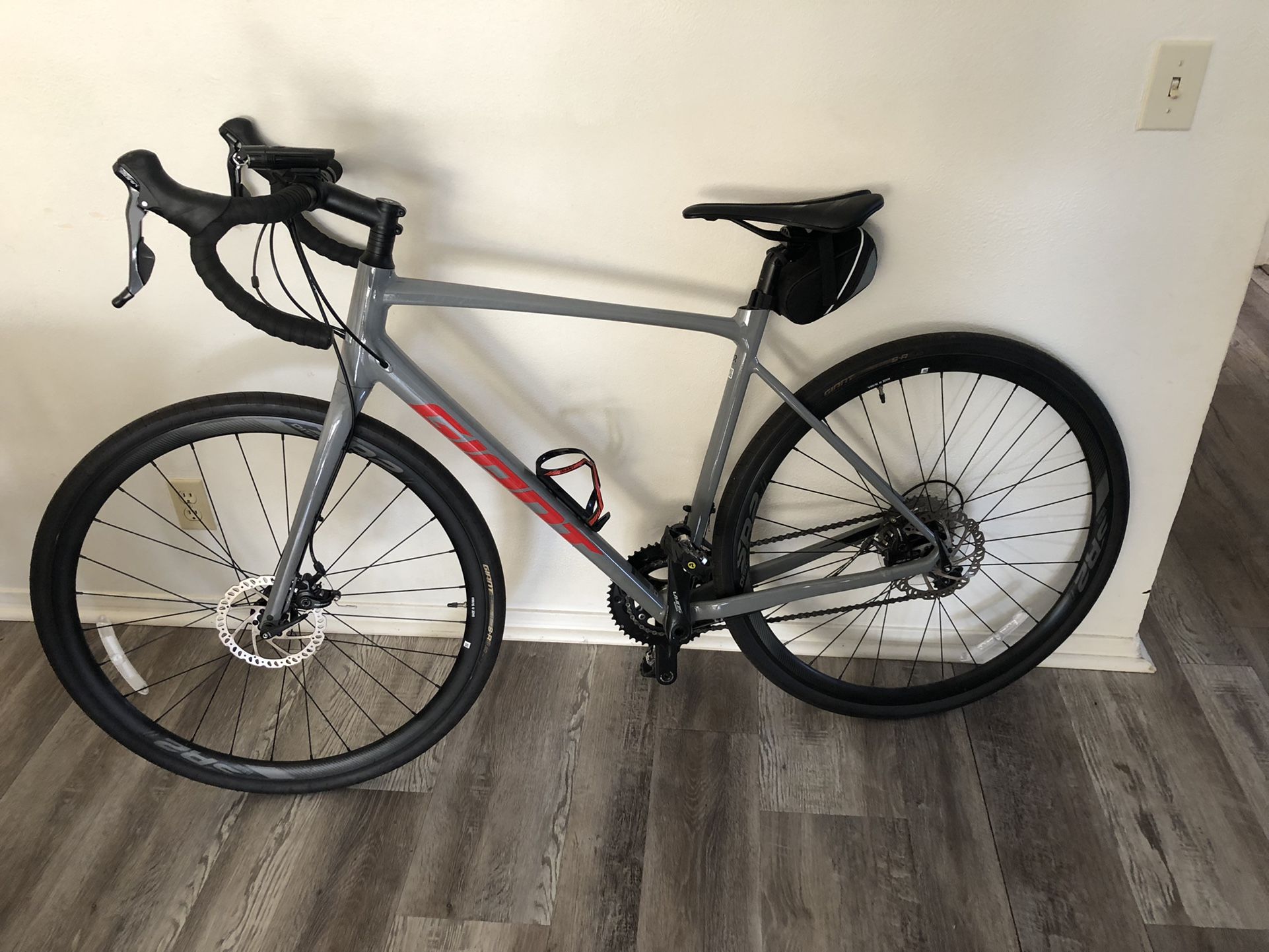 Giant Contend AR 3 2020 Roadbike Size M/L for Sale in San Diego