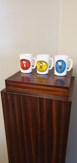 Vintage Milk Glass Mugs Snoopy Lucy Charlie Brown Peanuts