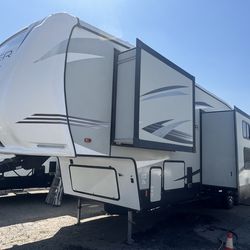 2020 Heartland Pioneer fifth wheel/ rv/ travel trailer