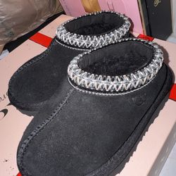 Kids Black Ugg Slippers  Size 6