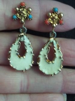 Vtg.Gold plated TURQUOISE & CORAL CLIP On earrings
