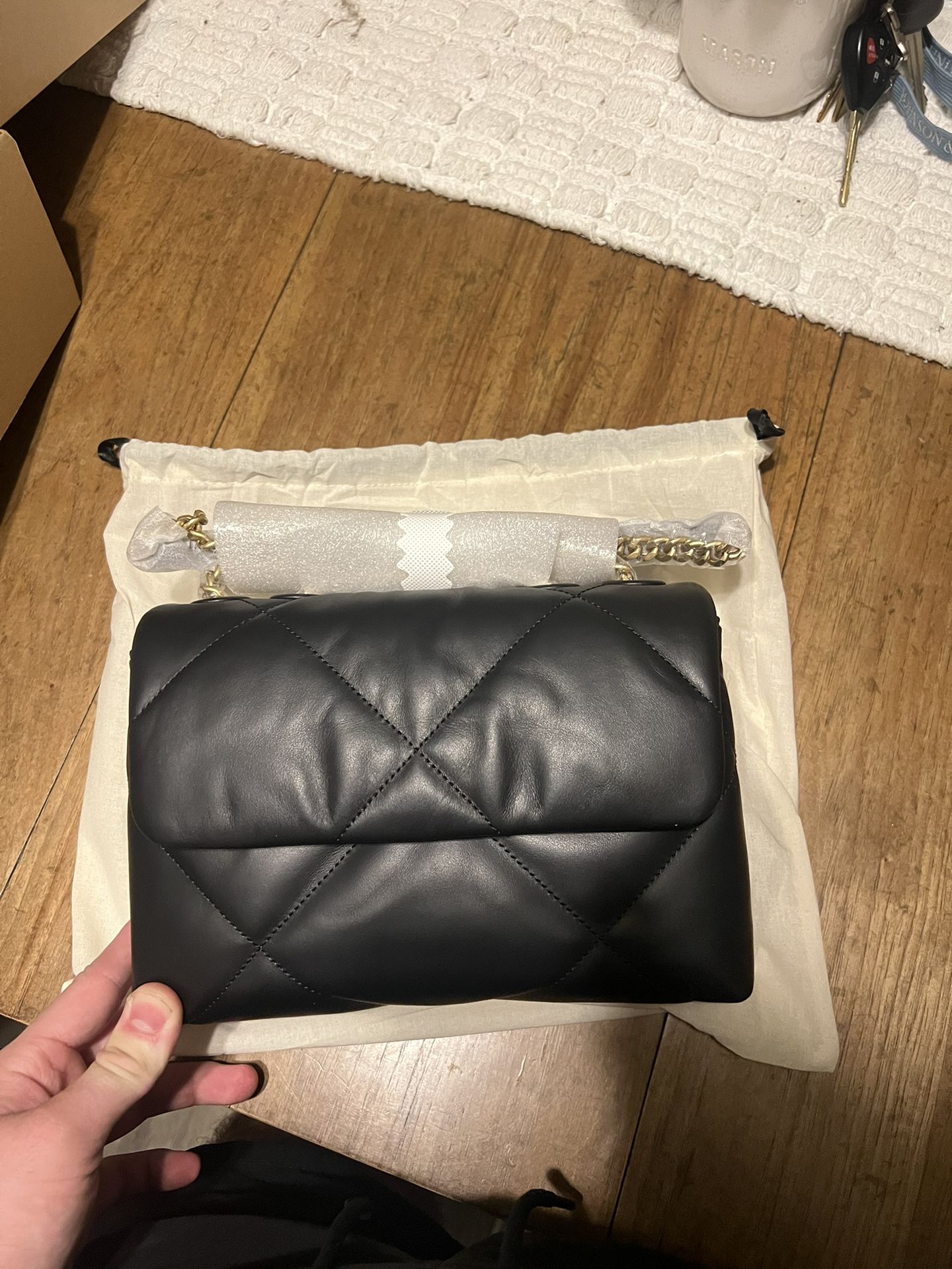 New Quince Italian Leather Quilted Wallet Crossbody Black/Gold NWT MSRP $160