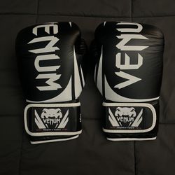 Venum Boxing Gloves 16 Oz