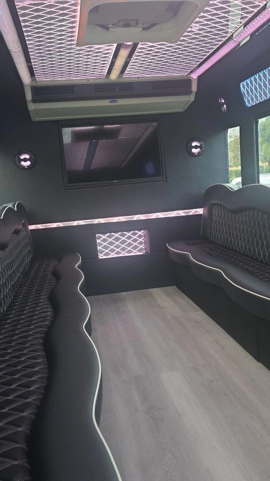FORD E450 BUS