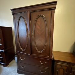 Armoire / Media Wardrobe 