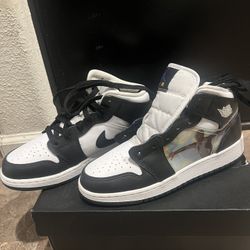 AIR JORDAN 1 MID  Size 5 Youth  Black/Dark Concord- New Emerald