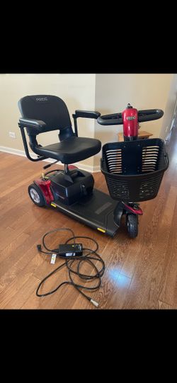 Red 4-Wheel Electric Scooter – Excellent Condition