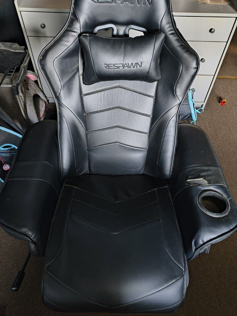 Respawn 900 Console Gaming Recliner w/ Footrest And Lumbar Support