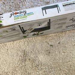 New!! In Package. Beautiful Planter !!🌿👍