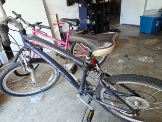 2 cycles with helmets
