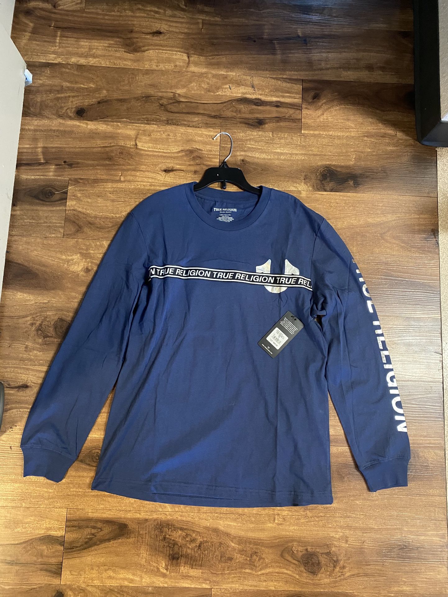 Brand New Men’s True Religion brand Navy Blue Long Sleeve Tee Shirt Up For Sale