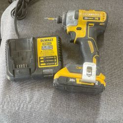 DEWALT 20V MAX/XR