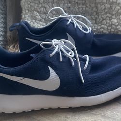 Nike Roshe One men’s size 10