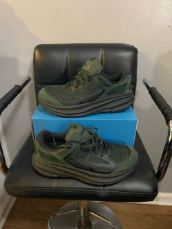 Hoka Clifton 9 size 10 Men’s $95