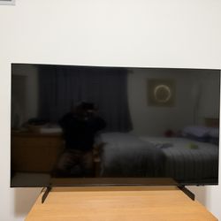 50’ SAMSUNG CRYSTAL UHD  AU8000 TELEVISION