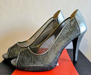 Silver Glitter Mesh Peep-Toe Heels like new wore one time size 11m