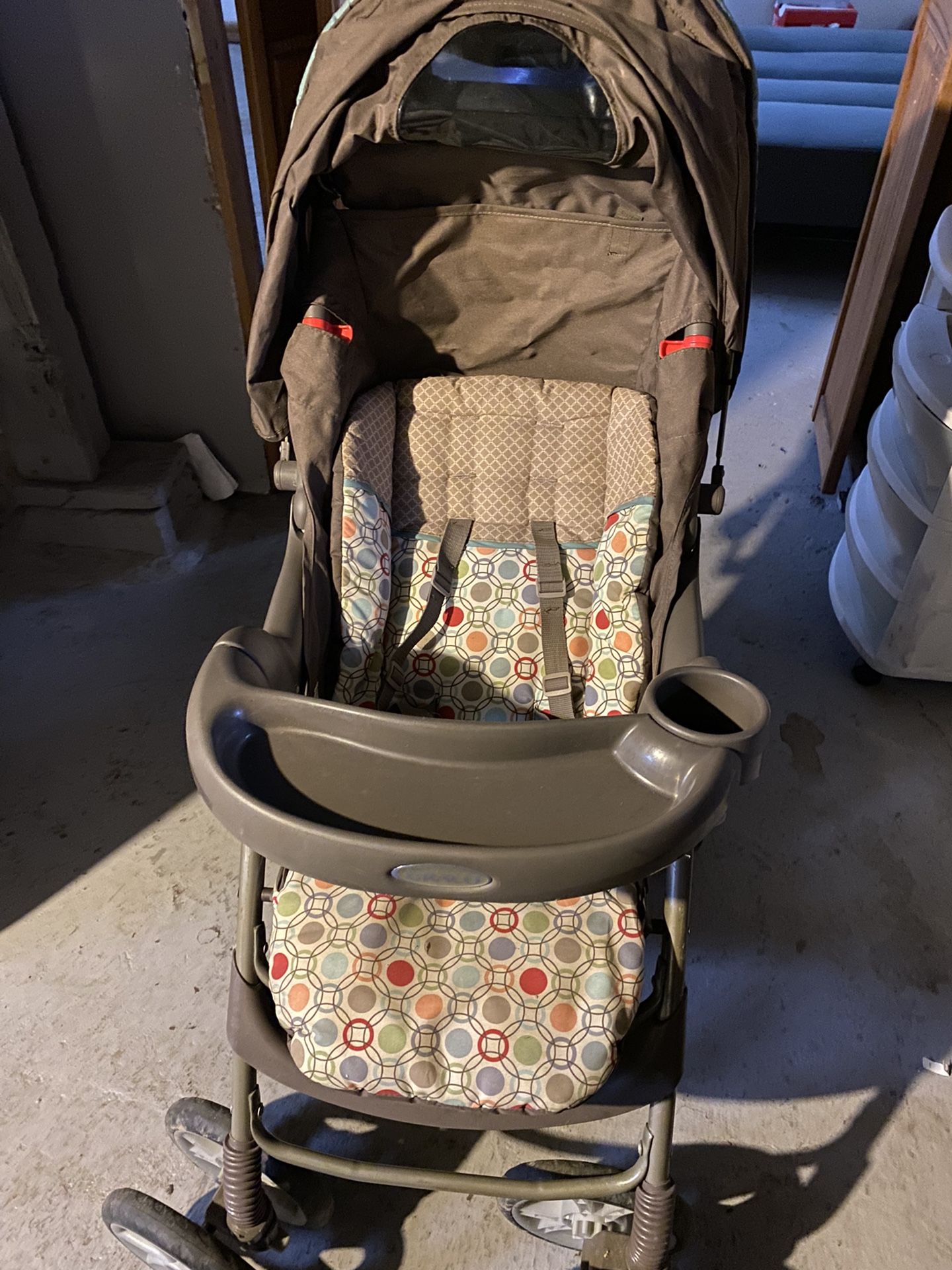 Fold Up Graco Stroller!! Smoke Free Home!! 15$!!!