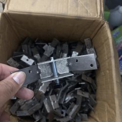 Box of 100 Leveler Brackets Furniture Patio Island