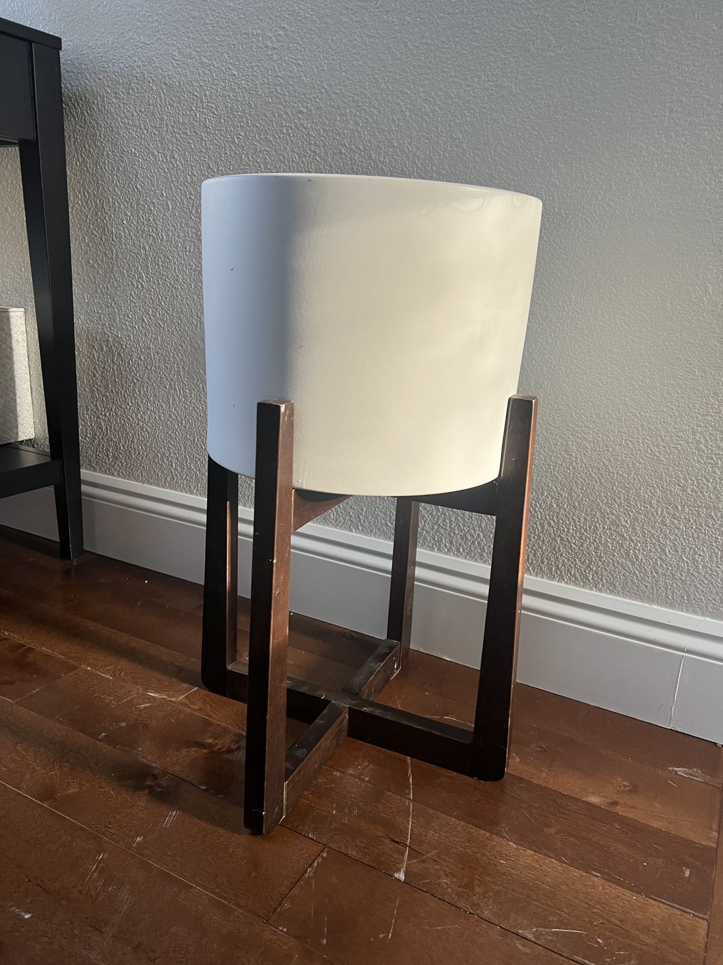 Planter With Wood Stand