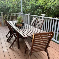 Free Outdoor Dining Set