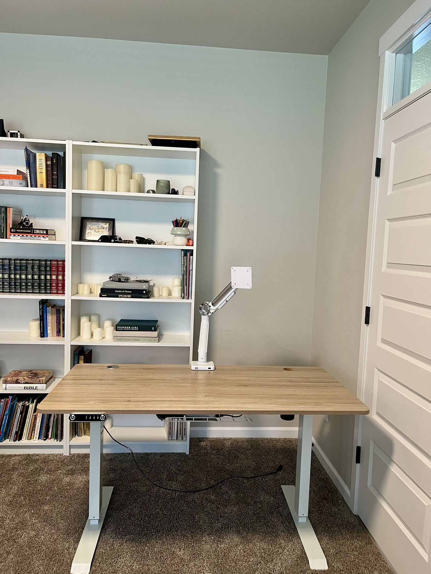 Adjustable Standing Or Sitting Electric Table With Computer Mount