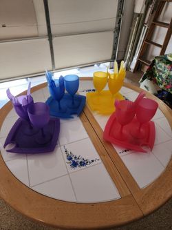  Colorful Plastic Dishware For 8