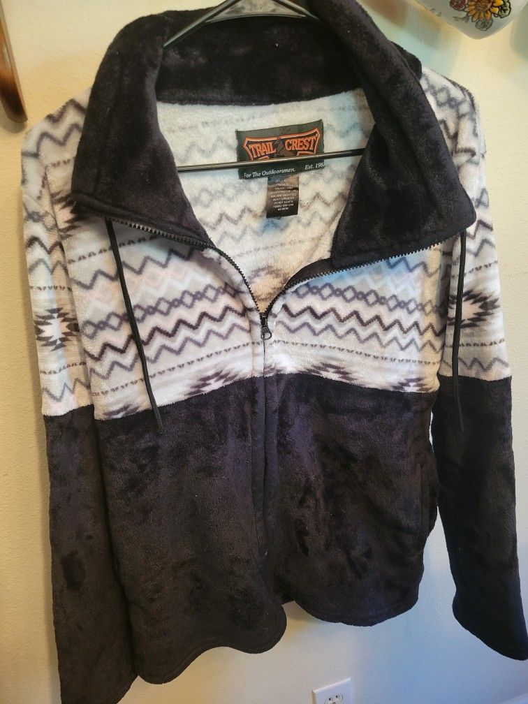 Trail Crest women Size Large Cozy Aztec Fleece Jacket Black Grey Pink