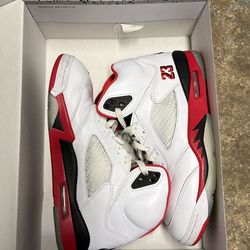 Jordan 5 fire red size 8.5