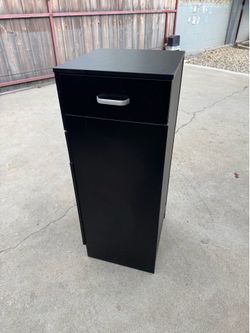 Salon station cabinets