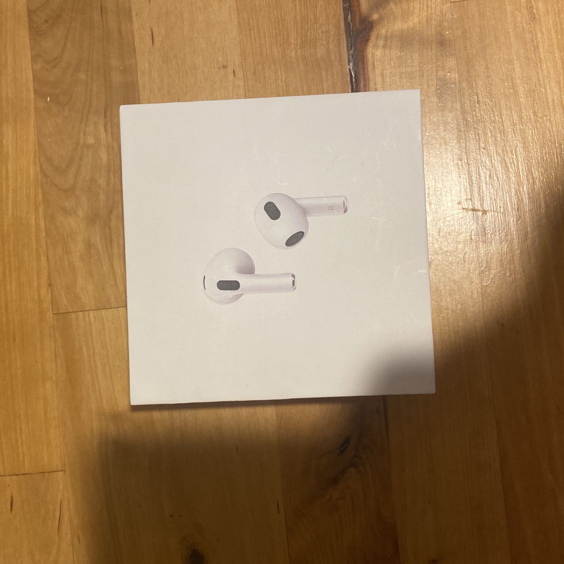 AirPods Charging Case **NO AIRPODS**