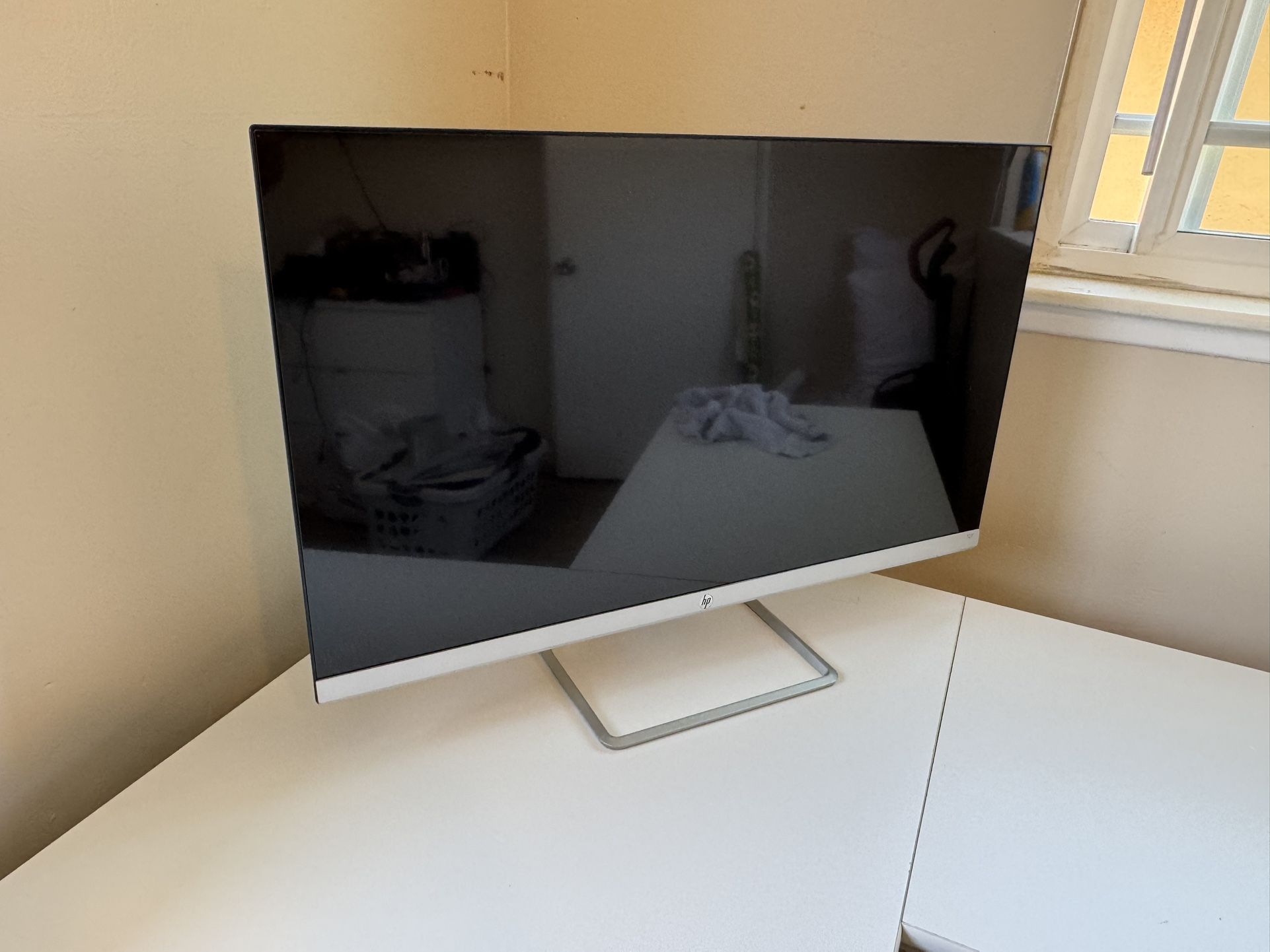HP 32f Computer Montior 32inch