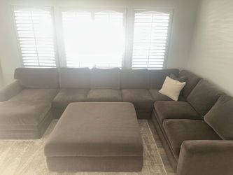 Sectional couch in perfect condition