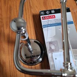 Delta 'Silverton' Pivoting Pedestal SilverTissue/TP Holder