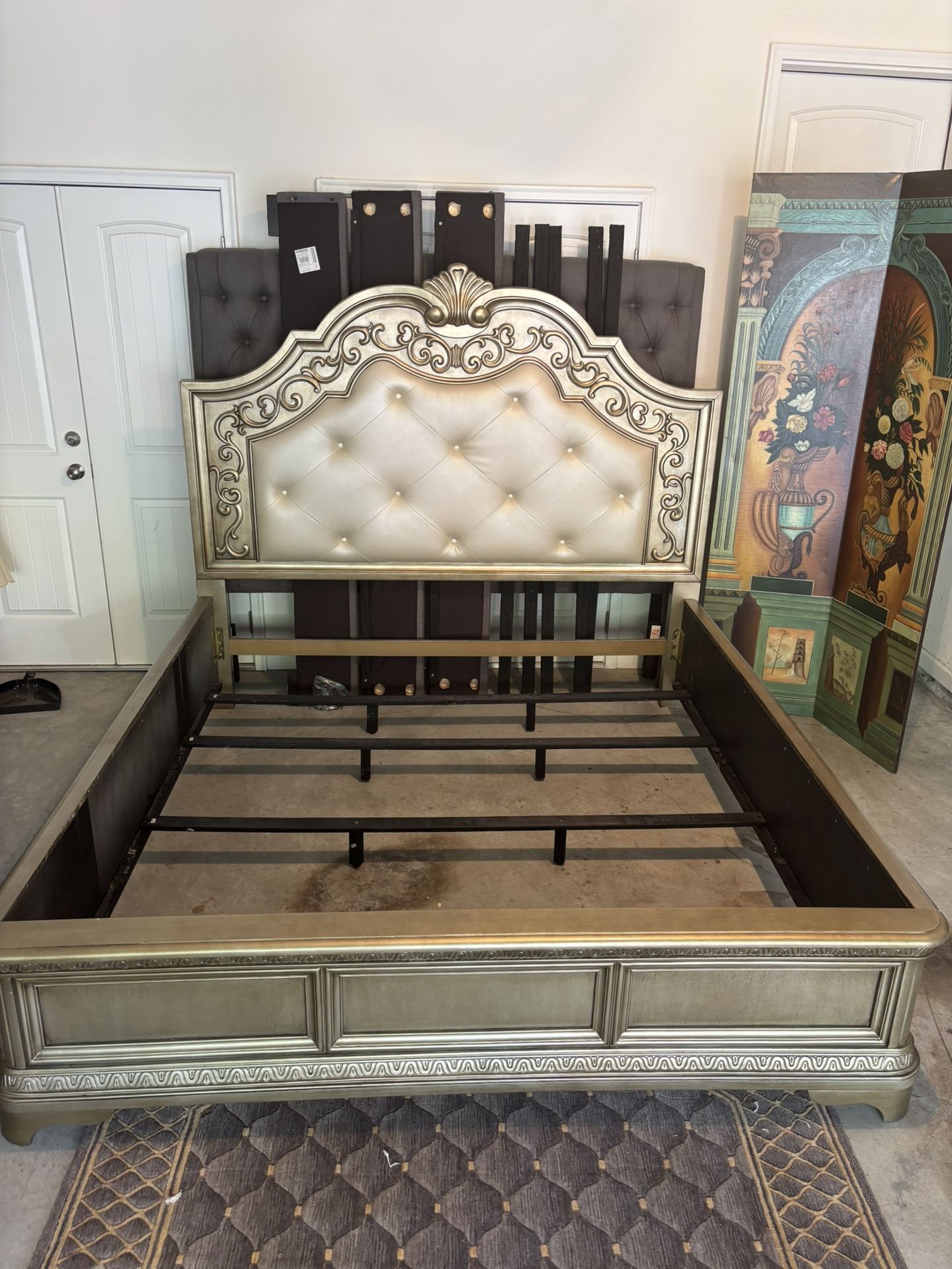 Free delivery, 📣 Elegant Queen Size Bed Frame – Ornate Bronze Finish!