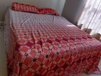 Queen Size Sealy Posturepedic Bed Set with Matching Bedding & Rolling Frame 🛏️✨
