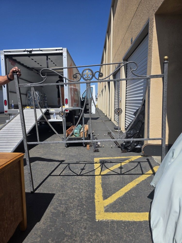 Fluer Di Lis Iron Bed Frame-Queen