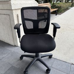 OFFICE CHAIR FOR SALE, DELIVERY IS AVAILABLE