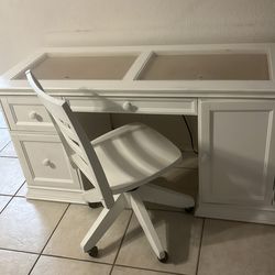 Desk w/rolling chair