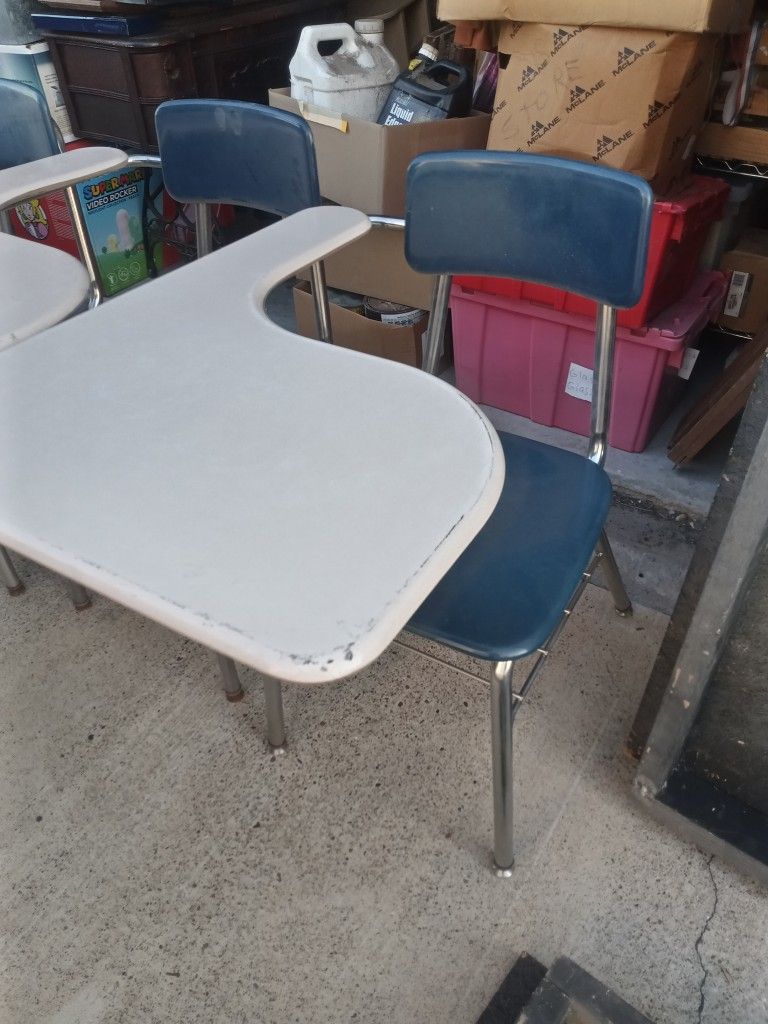 4 Student Chairs And Desks 