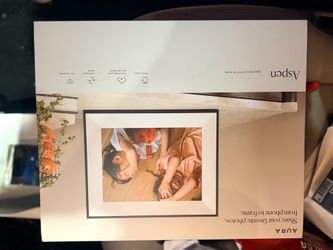 Aura Frames Aspen 12-inch Digital Picture Frame