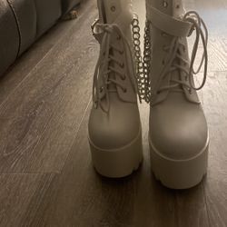 White Platform Heeled Boots with Chain