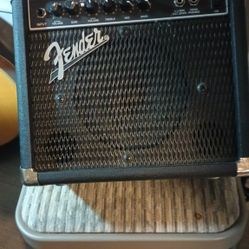 Fender Frontman