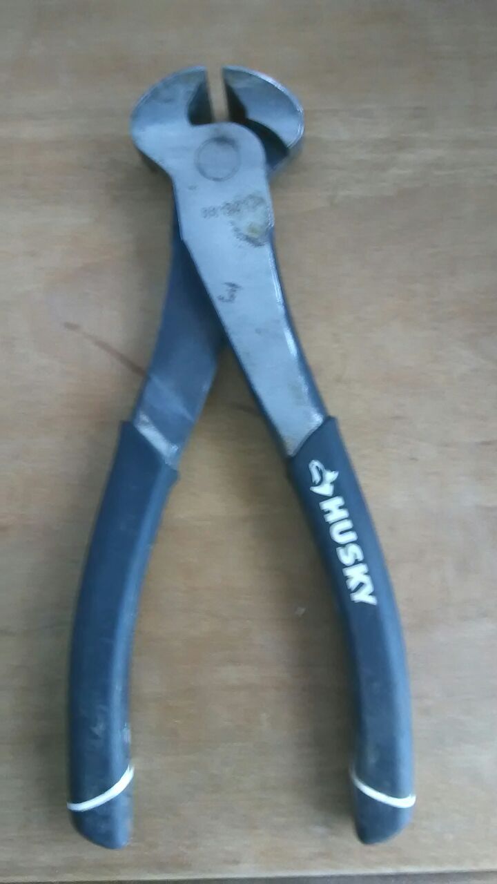 Pinza para cortar y amarrar alambre