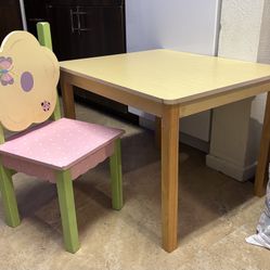 Little Girls Table And Chair 