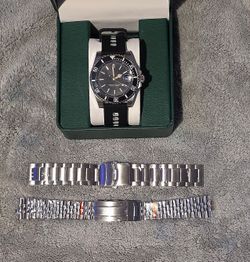 Diver-Style Watch with Two Extra Bracelets