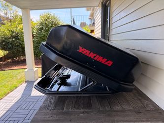 Yakima SkyBox 16 Roof Cargo Box – Great Condition