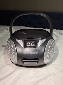 Magnavox MD6924, Radio AM/FM estéreo y reproductor de CD